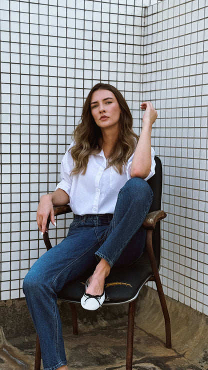 حذاء مسطح باللونين الأبيض والأسود