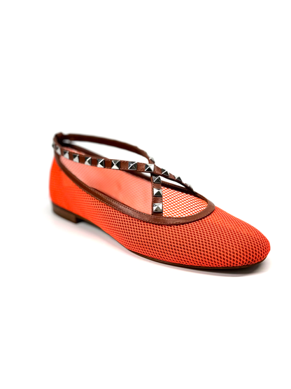 Sapatilha Laranja com Tiras de Couro e Spikes