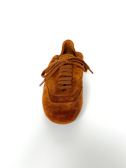 Tênis de camurça marrom