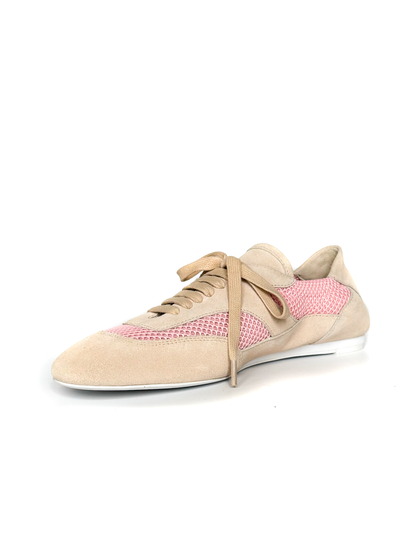 Tênis de couro com detalhes em malha rosa