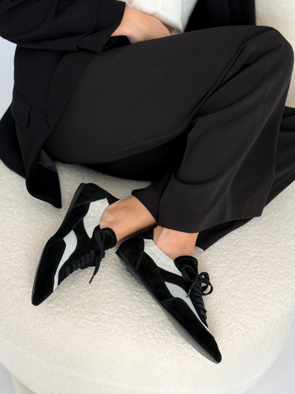 Tênis de couro branco e preto