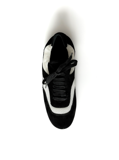 Tênis de couro branco e preto