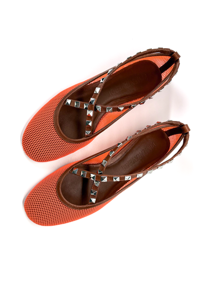 Sapatilha Laranja com Tiras de Couro e Spikes